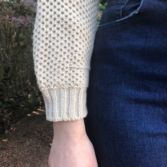 Cropped cable-knit sweater - Picture 3 of 7